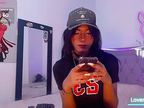 Snapshot of moonlyvelvet chatting on 02-21-26, 06:03 moonlyvelvet online show from 02-21-26, 06:03