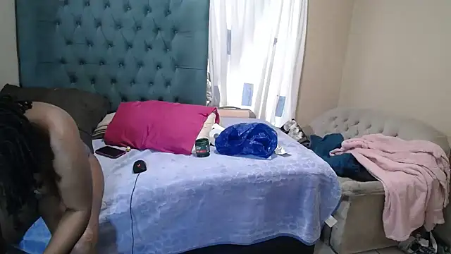 Snapshot of AlyssaBrown chatting on 04-24-26, 10:50 AlyssaBrown online show from 04-24-26, 10:50