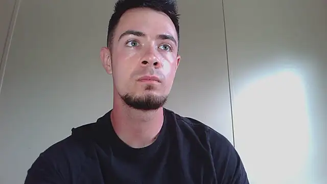 Snapshot of midnightsinz chatting on 03-11-26, 08:26 midnightsinz online show from 03-11-26, 08:26