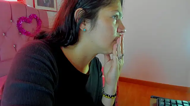 Snapshot of ari_le chatting on 02-19-26, 04:14 ari le online show from 02-19-26, 04:14