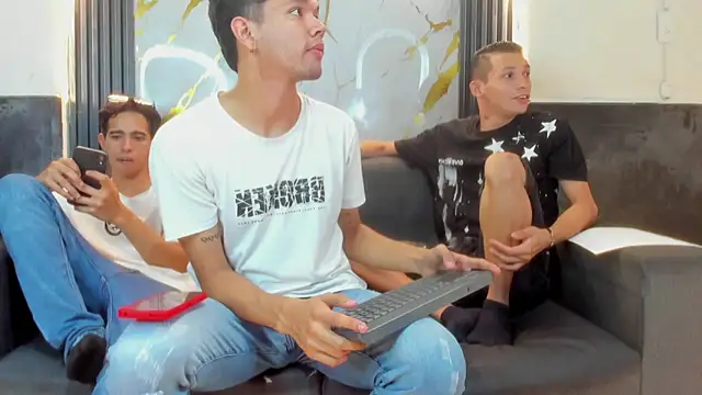 Snapshot of Wonka_1 chatting on 02-10-26, 04:05 Wonka 1 online show from 02-10-26, 04:05