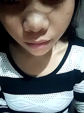 Snapshot of camtu00 chatting on 02-09-26, 12:42 camtu00 online show from 02-09-26, 12:42