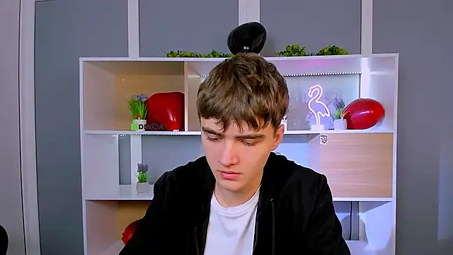 Snapshot of emil_lucky chatting on 02-14-26, 11:18 emil lucky online show from 02-14-26, 11:18