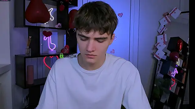 Snapshot of emil_lucky chatting on 02-15-26, 11:19 emil lucky online show from 02-15-26, 11:19