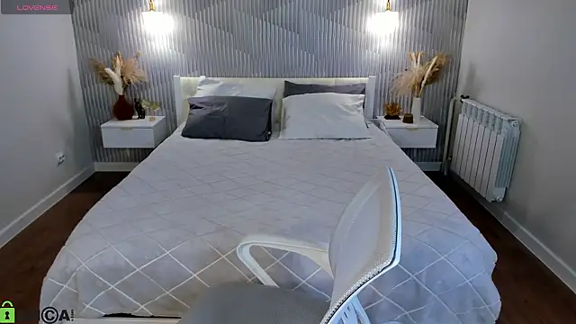 Snapshot of adele_crown chatting on 02-20-26, 06:26 adele crown online show from 02-20-26, 06:26