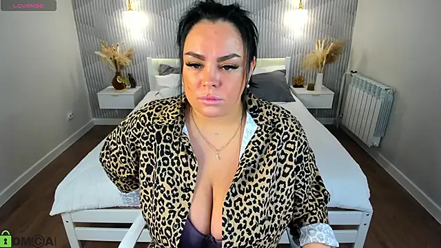 Snapshot of adele_crown chatting on 02-26-26, 01:04 adele crown online show from 02-26-26, 01:04