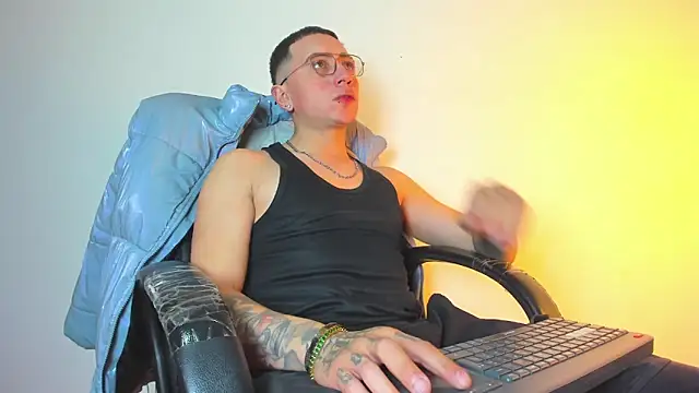 Emmanuel Lust online show from 02-05-26, 12:21