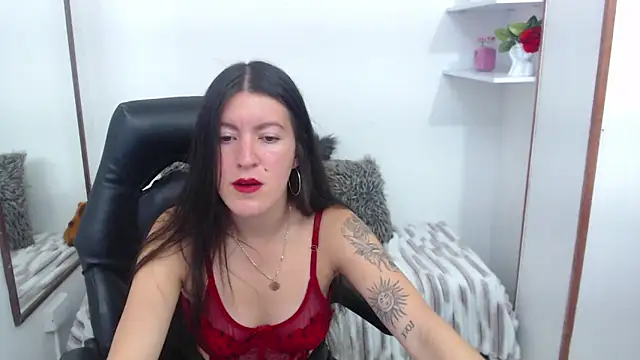 HannaOwen  online show from 04-16-26, 02:40