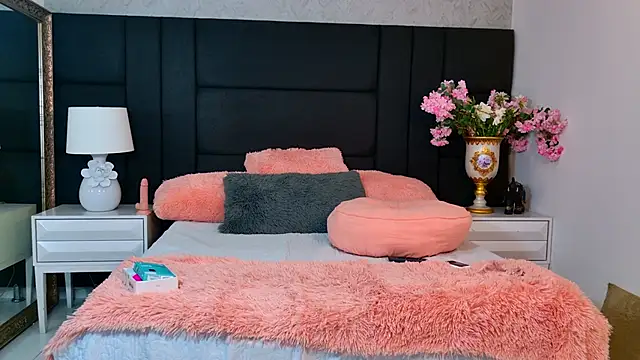 Snapshot of MaraGrief_ chatting on 02-17-26, 12:01 MaraGrief online show from 02-17-26, 12:01