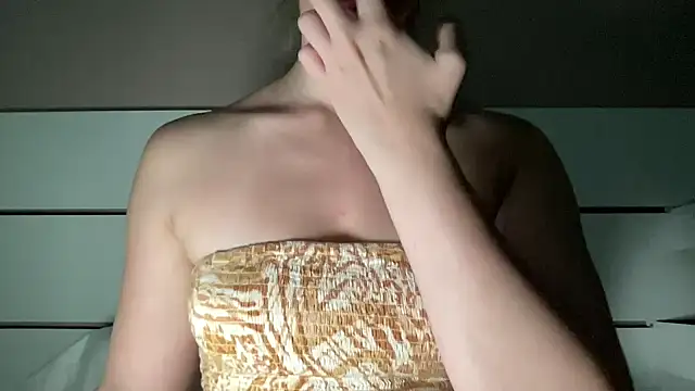 Snapshot of petiteetoile chatting on 06-30-26, 08:37 petiteetoile online show from 06-30-26, 08:37