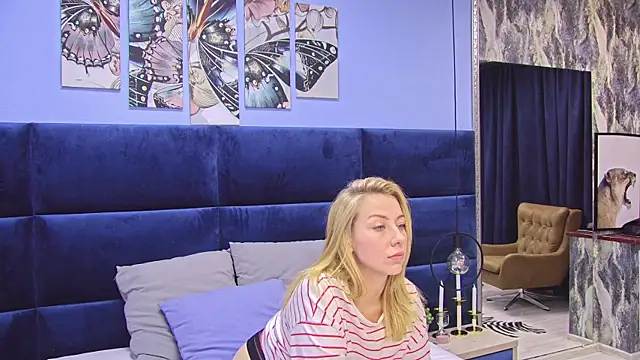 Snapshot of LovelyMiley chatting on 02-19-26, 03:30 LovelyMiley online show from 02-19-26, 03:30