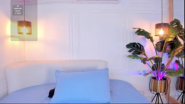 Nicole Whittee online show from 04-10-26, 07:51