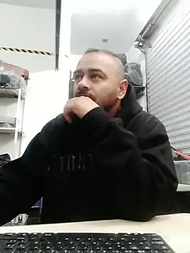 Snapshot of OMARMEX1 chatting on 04-23-26, 12:29 OMARMEX1 online show from 04-23-26, 12:29