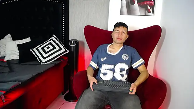 Snapshot of Liam_Sean chatting on 03-01-26, 12:40 Liam Sean online show from 03-01-26, 12:40