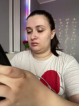 Snapshot of lipsi_vikki chatting on 02-17-26, 08:11 lipsi vikki online show from 02-17-26, 08:11