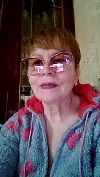 Snapshot of SophieBurns chatting on 04-22-26, 11:45 SophieBurns online show from 04-22-26, 11:45