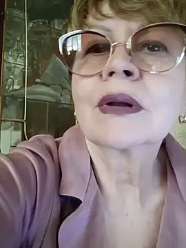 Snapshot of SophieBurns chatting on 05-16-26, 10:47 SophieBurns online show from 05-16-26, 10:47