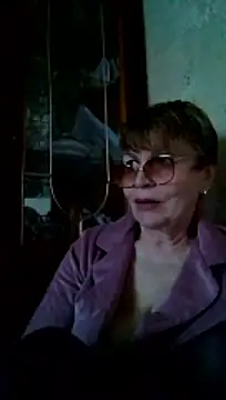 Snapshot of SophieBurns chatting on 05-17-26, 02:02 SophieBurns online show from 05-17-26, 02:02