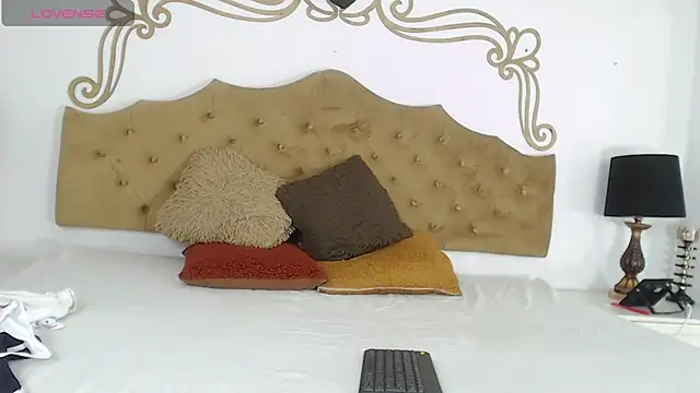 Snapshot of CloeCastillo chatting on 02-28-26, 04:02 CloeCastillo online show from 02-28-26, 04:02