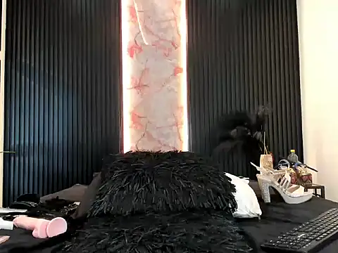 Snapshot of LilianaVegas chatting on 02-15-26, 07:32 LilianaVegas online show from 02-15-26, 07:32