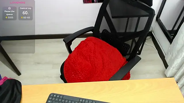 FRANCESCA LOVE  online show from 04-12-26, 08:47