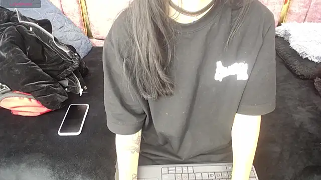 Snapshot of FRANCESCA_LOVE_ chatting on 06-17-26, 04:15 FRANCESCA LOVE online show from 06-17-26, 04:15