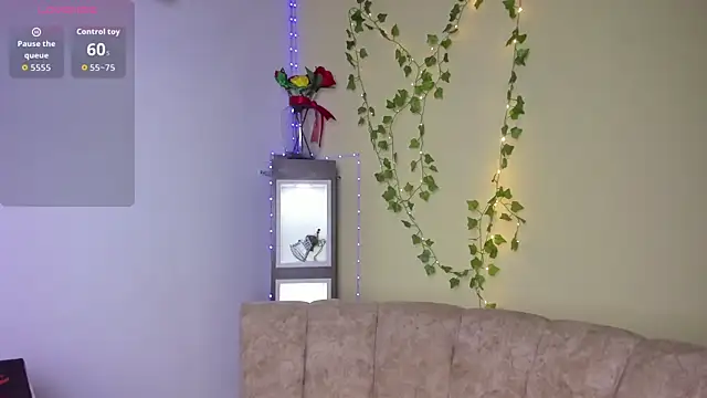 Milf Luna  online show from 02-13-26, 01:12