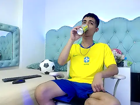 Snapshot of Apolo_Richards chatting on 02-20-26, 07:36 Apolo Richards online show from 02-20-26, 07:36