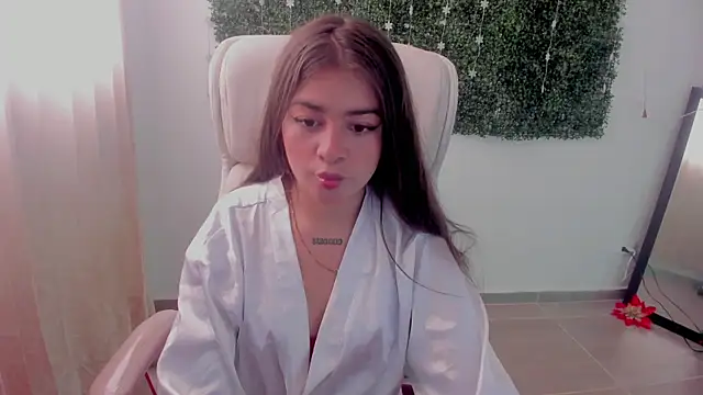 Snapshot of Brunnettee_1 chatting on 07-12-26, 04:53 Brunnettee 1 online show from 07-12-26, 04:53