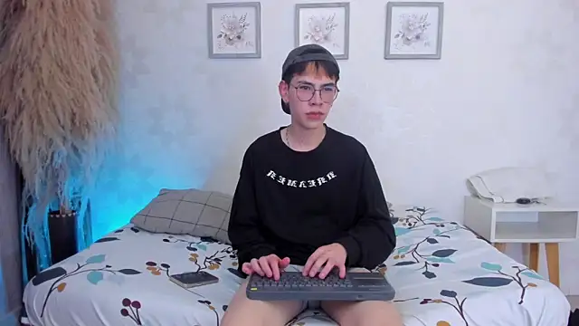 Snapshot of Demian_Hush chatting on 02-07-26, 07:17 Demian Hush online show from 02-07-26, 07:17