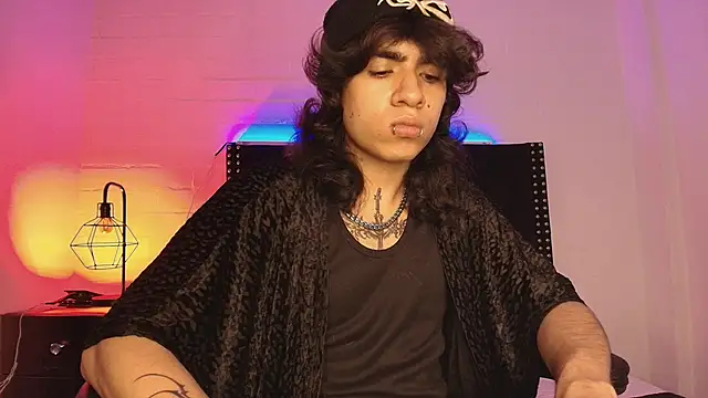 Snapshot of Axell_Kussh chatting on 02-13-26, 01:40 Axell Kussh online show from 02-13-26, 01:40