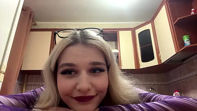 Snapshot of MiaBerlateen chatting on 02-09-26, 02:43 MiaBerlateen online show from 02-09-26, 02:43