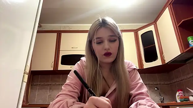 Snapshot of MiaBerlateen chatting on 02-13-26, 03:41 MiaBerlateen online show from 02-13-26, 03:41