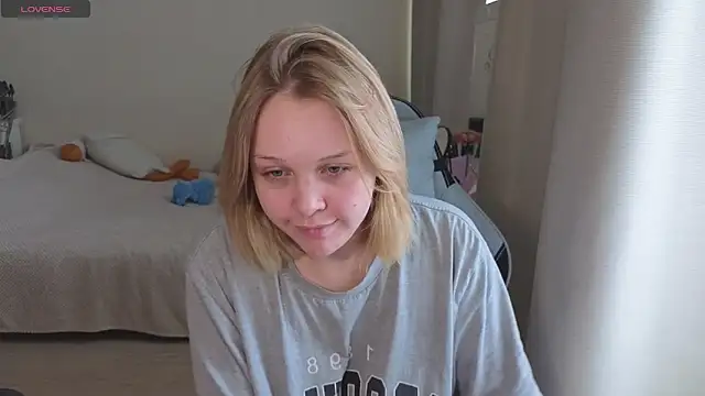 Snapshot of Jenifer_lo chatting on 05-10-26, 05:45 Jenifer lo online show from 05-10-26, 05:45