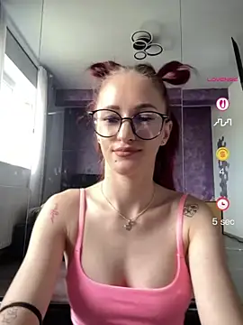 Snapshot of Roxyfoxyyy chatting on 05-21-26, 05:47 Roxyfoxyyy online show from 05-21-26, 05:47