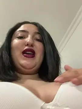 Snapshot of Amber_Sinn chatting on 02-06-26, 06:33 Amber Sinn online show from 02-06-26, 06:33