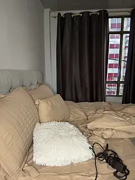 Snapshot of RachelWeisz_ chatting on 02-15-26, 11:08 RachelWeisz online show from 02-15-26, 11:08