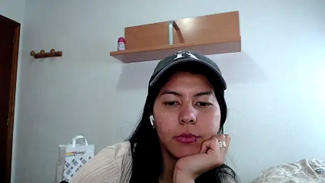 Snapshot of ZeforAitanna chatting on 04-13-26, 11:05 ZeforAitanna online show from 04-13-26, 11:05