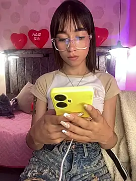 Snapshot of alahia_pink chatting on 02-18-26, 03:13 alahia pink online show from 02-18-26, 03:13