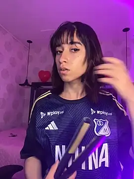 Snapshot of alahia_pink chatting on 02-25-26, 04:00 alahia pink online show from 02-25-26, 04:00