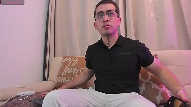 Snapshot of Tommas_Jhonson chatting on 02-18-26, 03:35 Tommas Jhonson online show from 02-18-26, 03:35