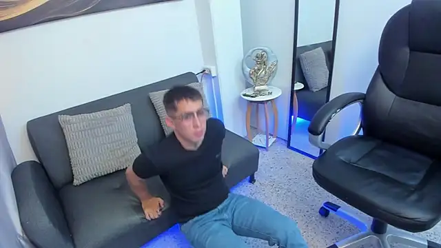 Snapshot of Tommas_Jhonson chatting on 02-21-26, 03:51 Tommas Jhonson online show from 02-21-26, 03:51