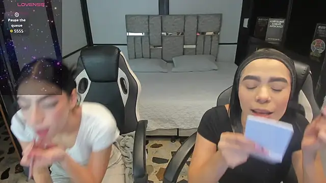 Snapshot of lorraineHunter chatting on 02-16-26, 01:29 lorraineHunter online show from 02-16-26, 01:29