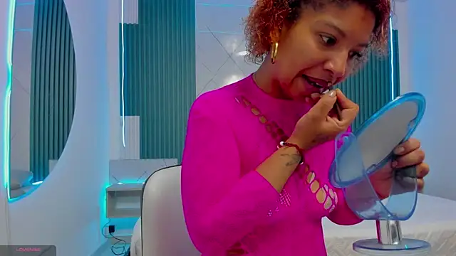 Snapshot of Shantall-blue chatting on 02-11-26, 08:03 Shantall-blue online show from 02-11-26, 08:03