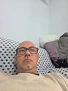 Snapshot of pareja47 chatting on 05-05-26, 08:44 pareja47 online show from 05-05-26, 08:44