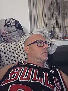Snapshot of pareja47 chatting on 06-13-26, 08:18 pareja47 online show from 06-13-26, 08:18
