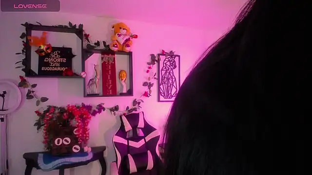 Snapshot of QueenRose94 chatting on 02-09-26, 01:48 QueenRose94 online show from 02-09-26, 01:48