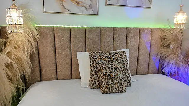 Snapshot of Yaasmin_ chatting on 02-11-26, 06:57 Yaasmin online show from 02-11-26, 06:57