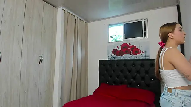 Snapshot of Kitty_f00x chatting on 06-21-26, 08:11 Kitty f00x online show from 06-21-26, 08:11