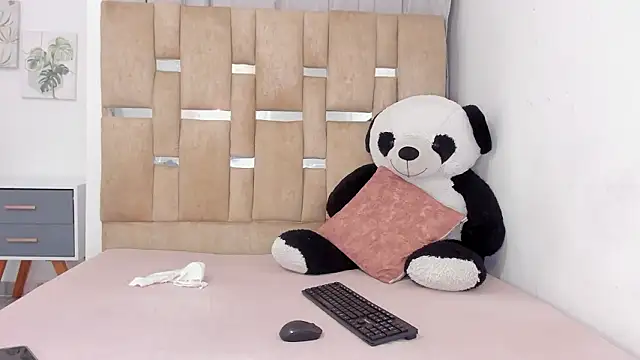 Snapshot of ValentiinaMoon chatting on 02-11-26, 07:52 ValentiinaMoon online show from 02-11-26, 07:52